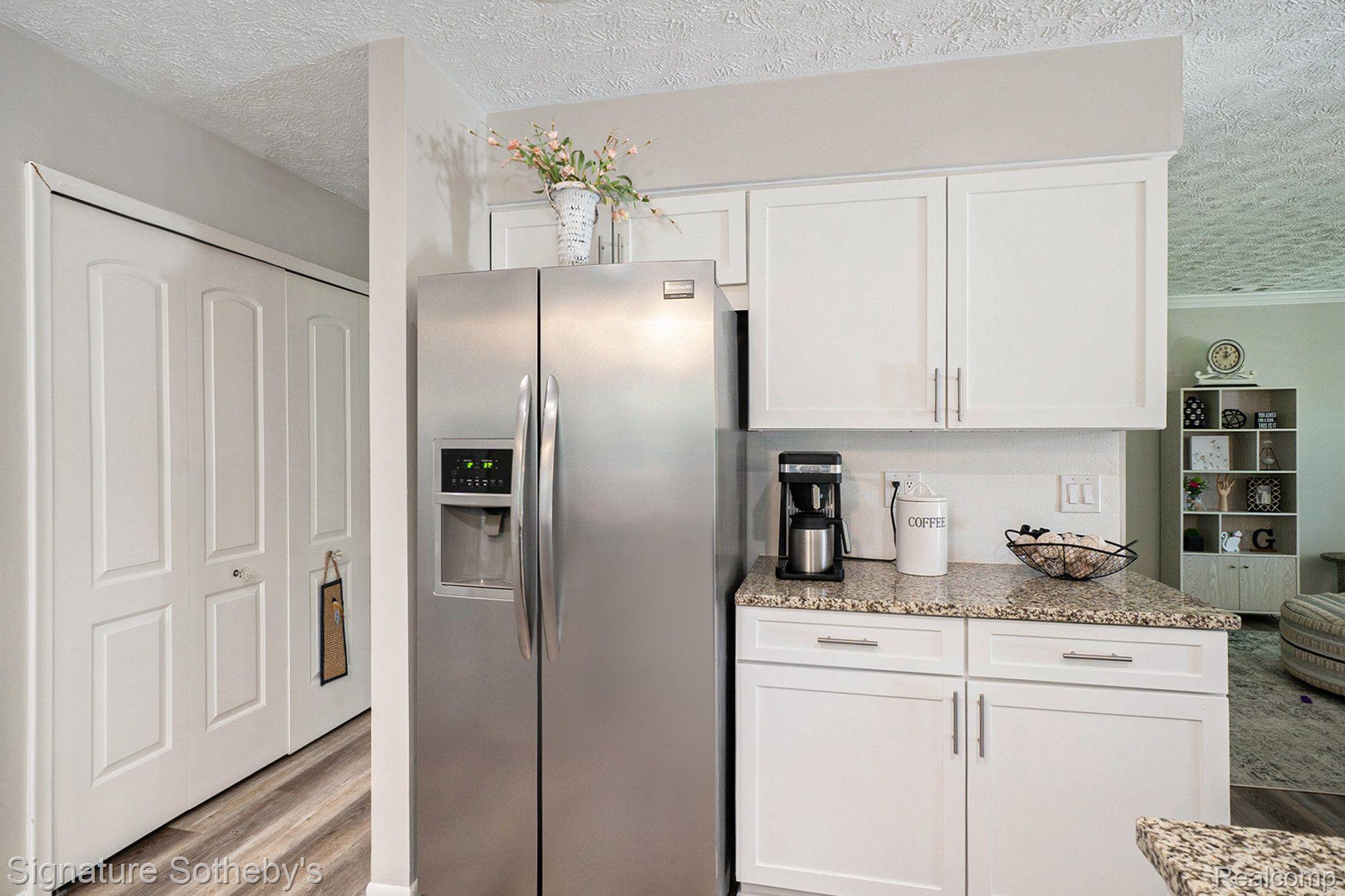 460 Woodstone Road Waterford, MI 48327 - Photo 9 of 27 Gallery Image 9