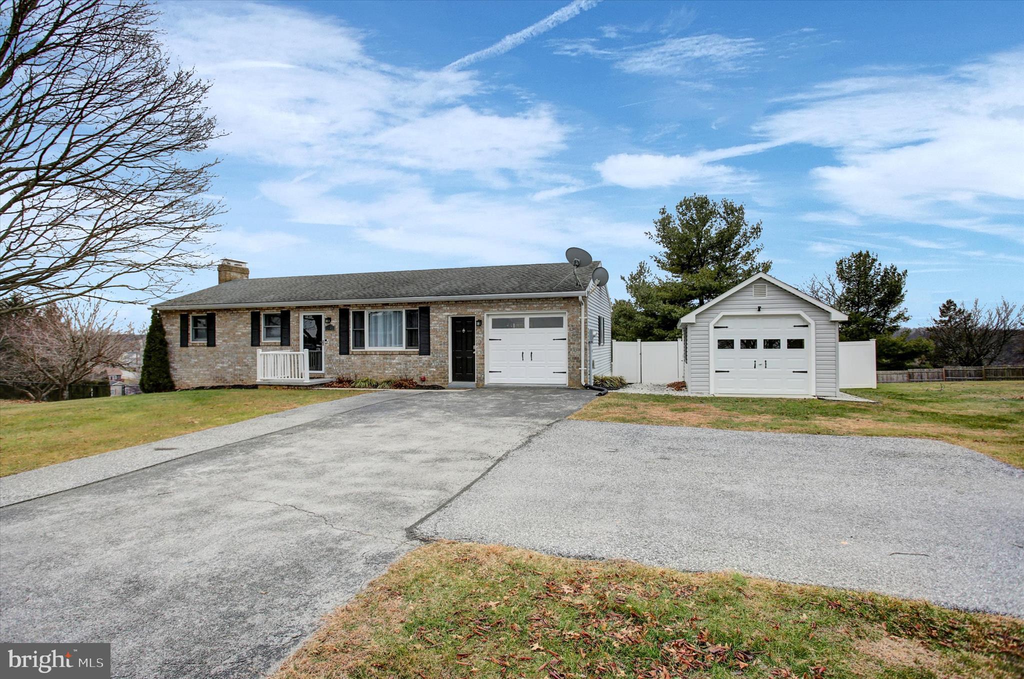 45 Lee Ann Court Hanover, PA 17331 - Photo 2 of 36