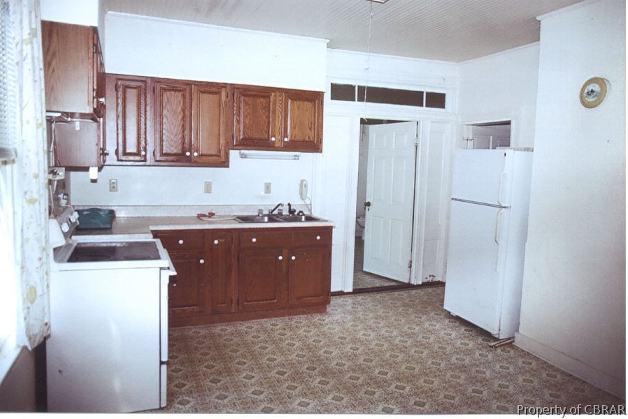 211 Dunnsville Road Dunnsville, VA 22454 - Photo 5 of 22 Kitchen