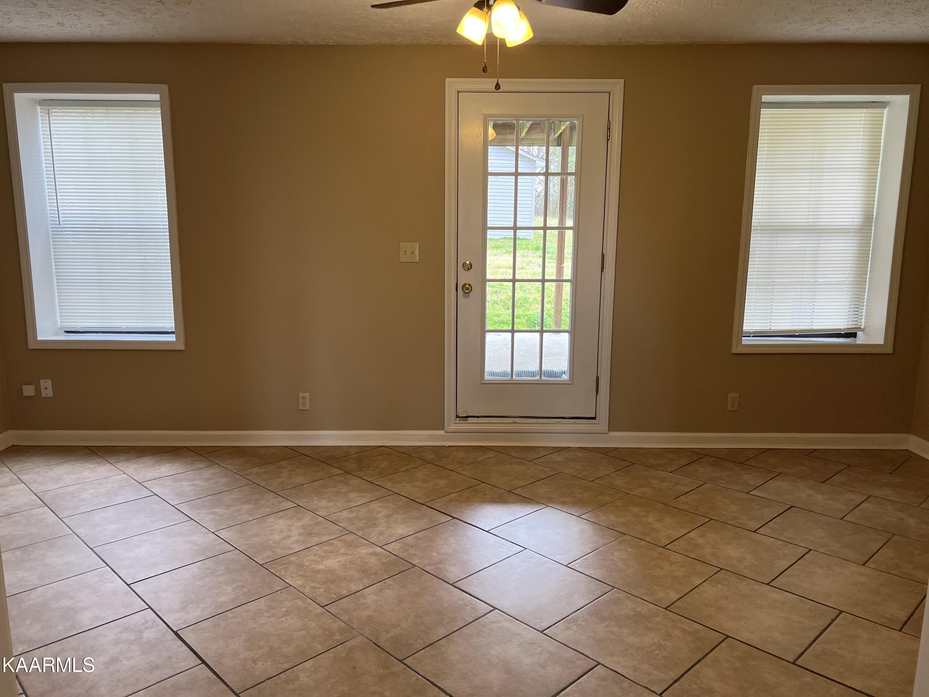 6731 Ball Road Knoxville, TN 37931 - Photo 10 of 16 Ball Road Den Area