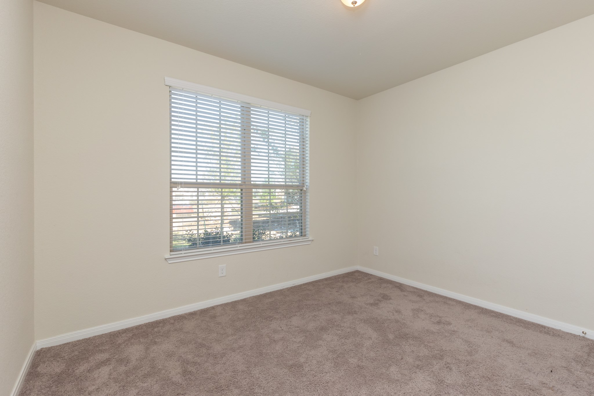 10 Log House Court Tomball, TX 77375 - Photo 5 of 50 an empty room with a window