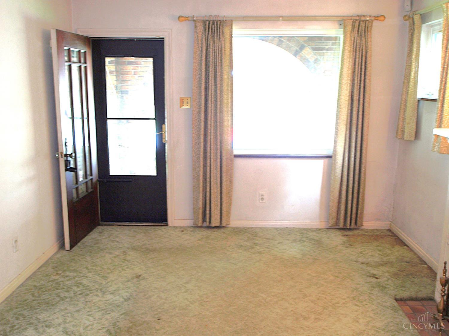 1646 Quebec Road Cincinnati, OH 45205 - Photo 4 of 19
