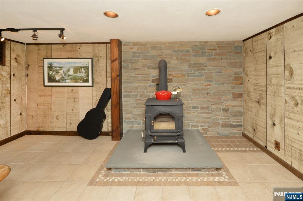 30 Knolls Road Bloomingdale, NJ 07403 - Photo 14 of 32