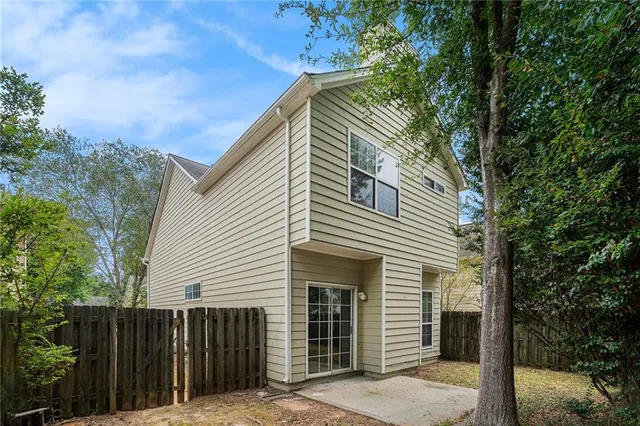 a view of a house with a backyard