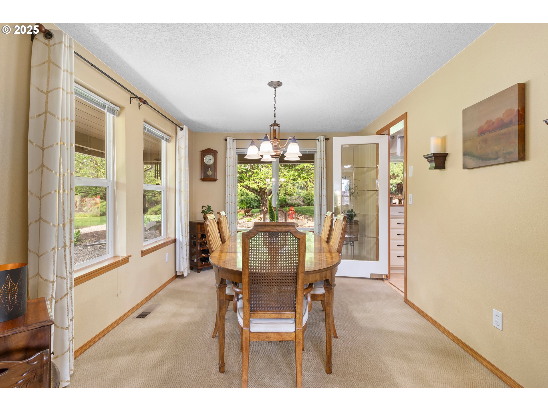 22075 Northeast Hidden Springs Road Dundee, OR 97115 - Photo 17 of 45 Gallery Image 17