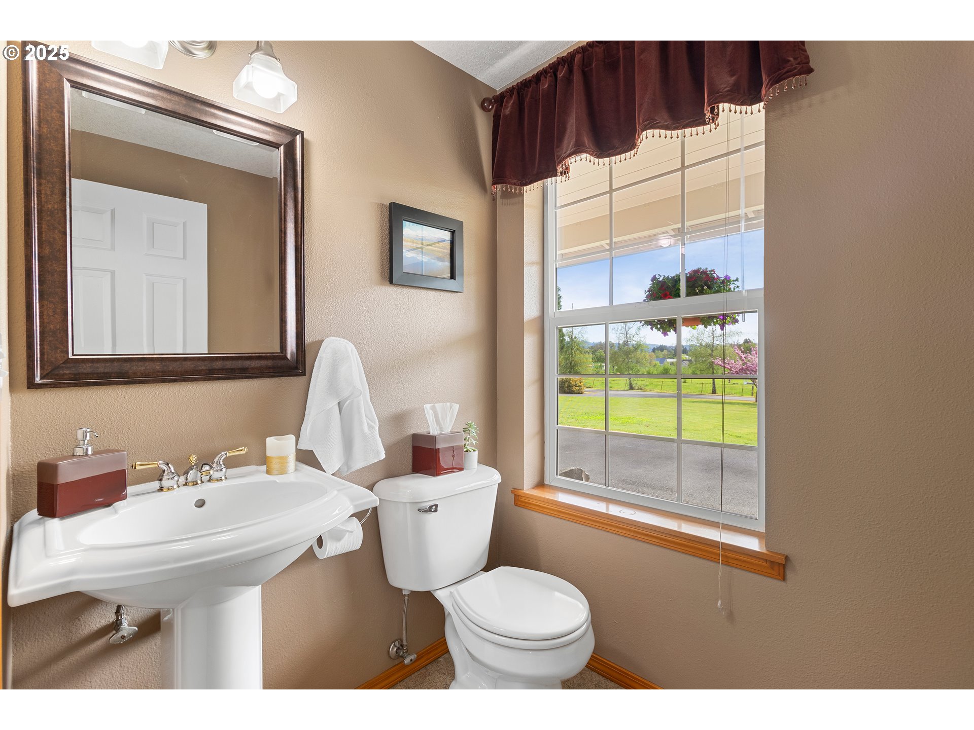22075 Northeast Hidden Springs Road Dundee, OR 97115 - Photo 19 of 45 Gallery Image 19