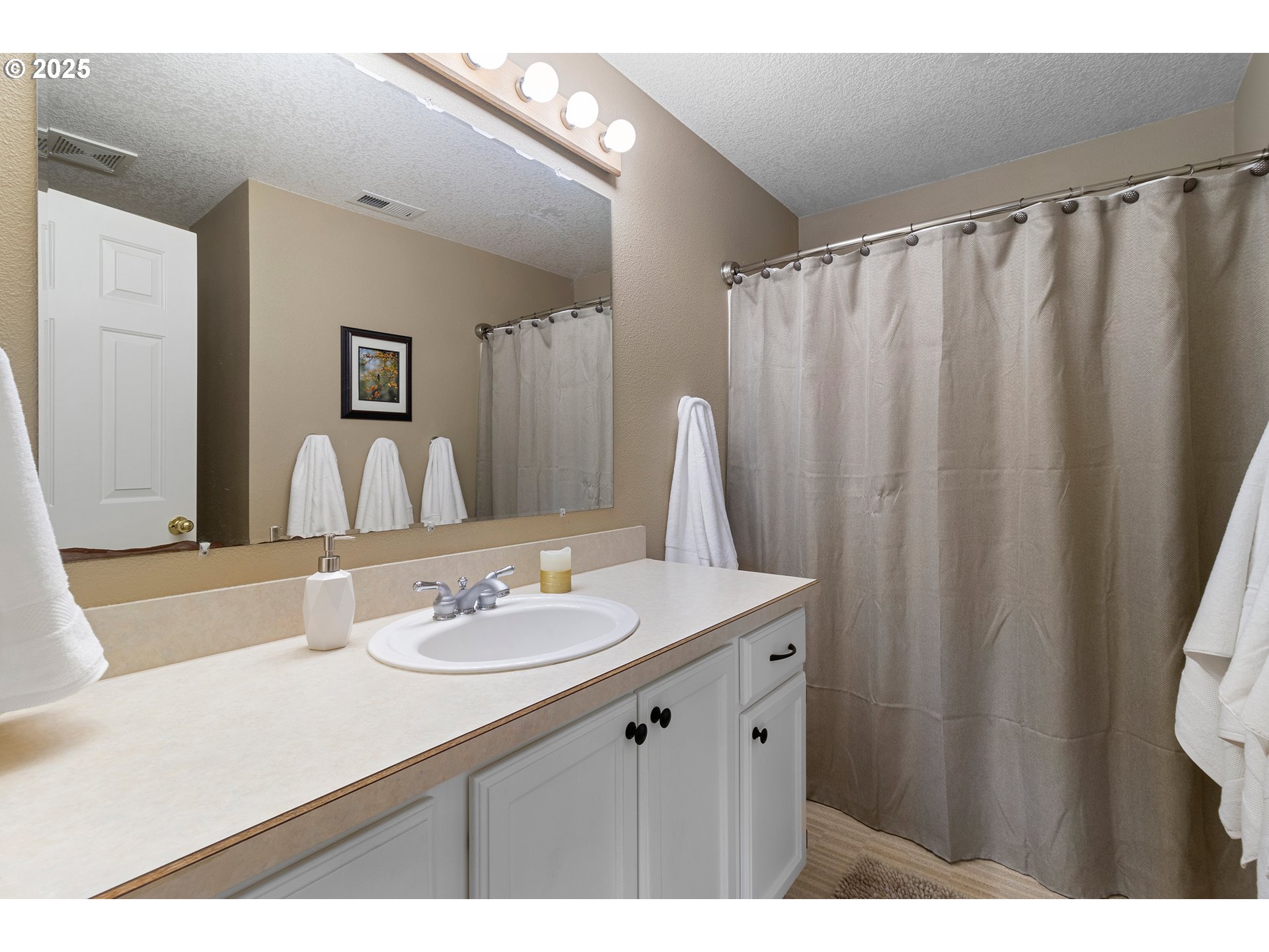 22075 Northeast Hidden Springs Road Dundee, OR 97115 - Photo 26 of 45 Gallery Image 26