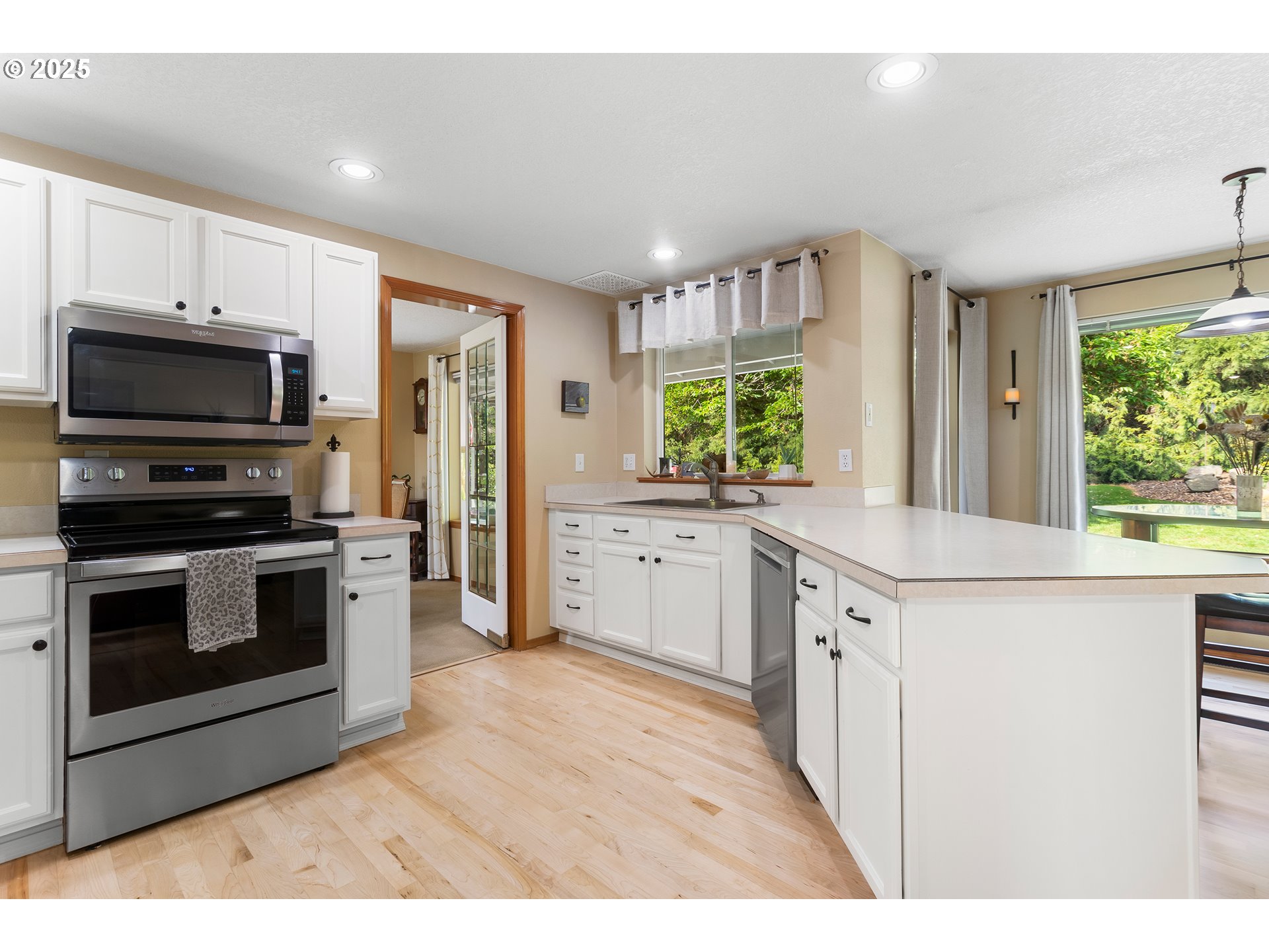 22075 Northeast Hidden Springs Road Dundee, OR 97115 - Photo 5 of 45 Gallery Image 5