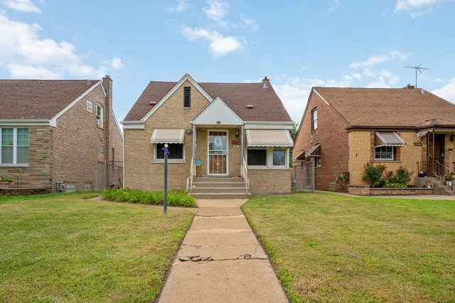 $219,000 | 11342 South Ave J, Chicago, IL 60617