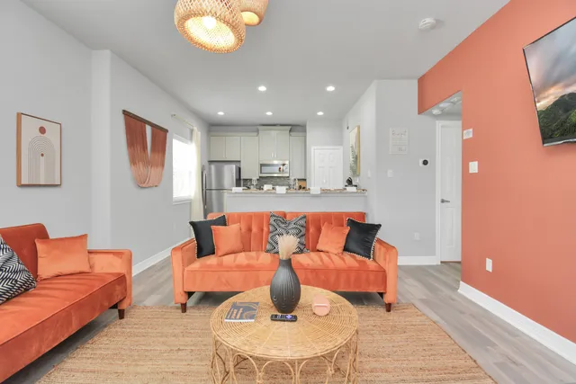 $1,500 | 7823 Gladstone Street, Unit B1, Houston, TX 77051