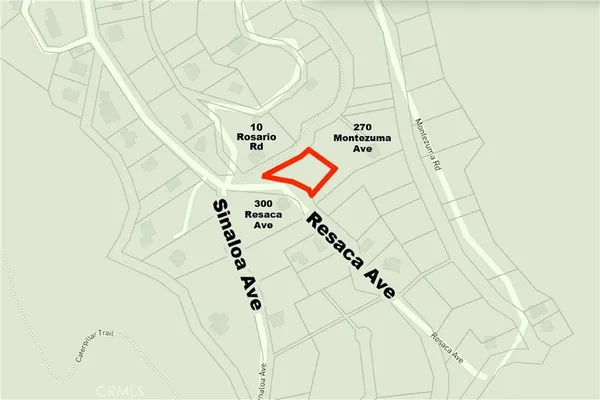 en bathroom with shower