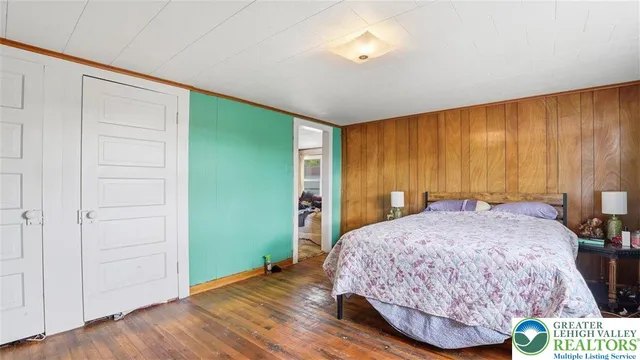a view of livingroom with furniture and windows