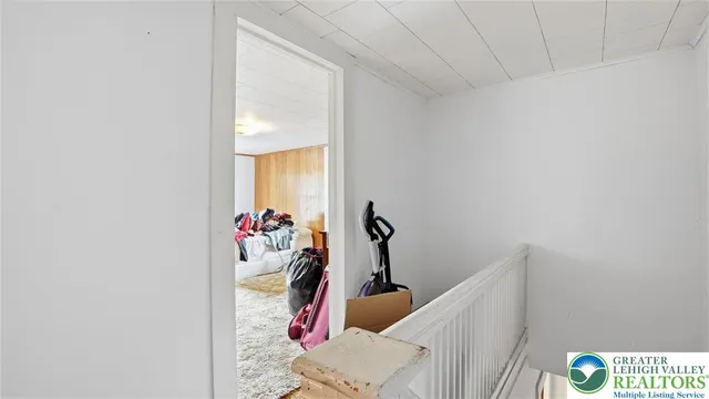 a view of a house with backyard and garden