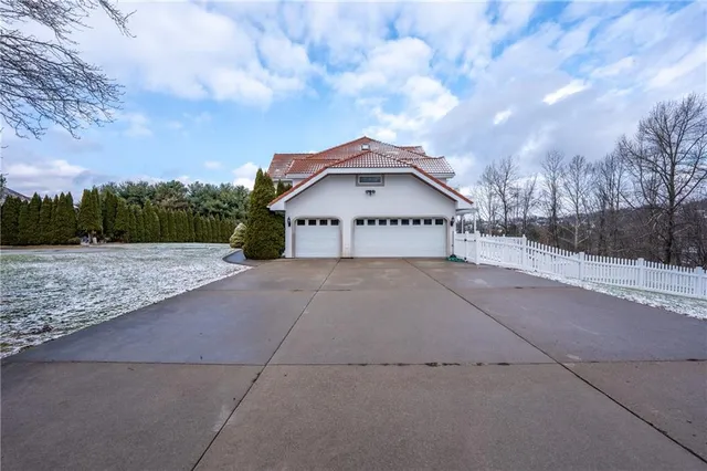 $775,000 | 3001 Stoupas Drive, Greensburg, PA 15601
