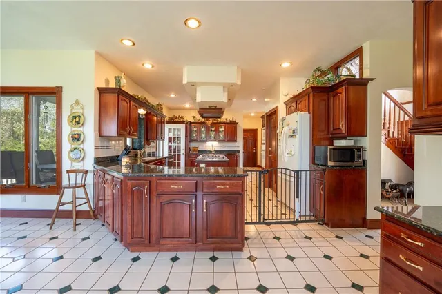 $775,000 | 3001 Stoupas Drive, Greensburg, PA 15601