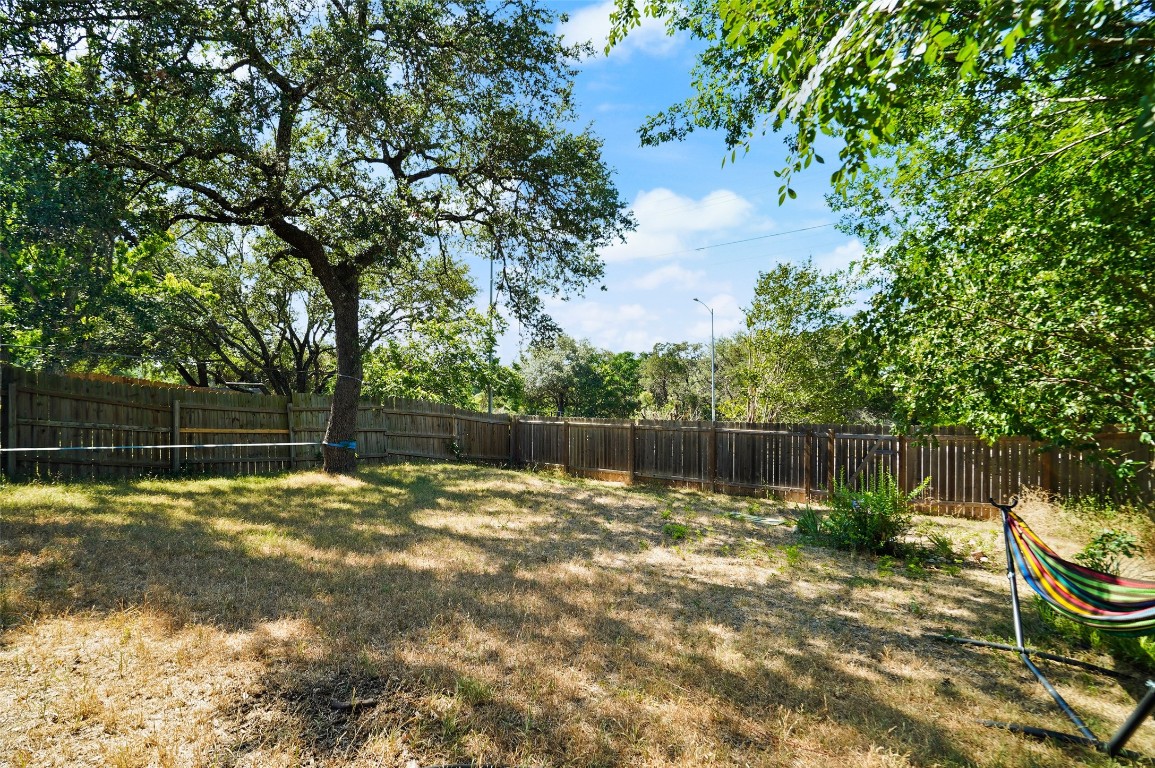 1422 Wheatfall Lane Austin, TX 78748 - Photo 28 of 29 a backyard of a house