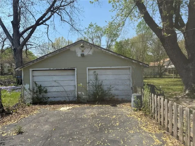 $32,900 | 519 North Wood Street, Caney, KS 67333