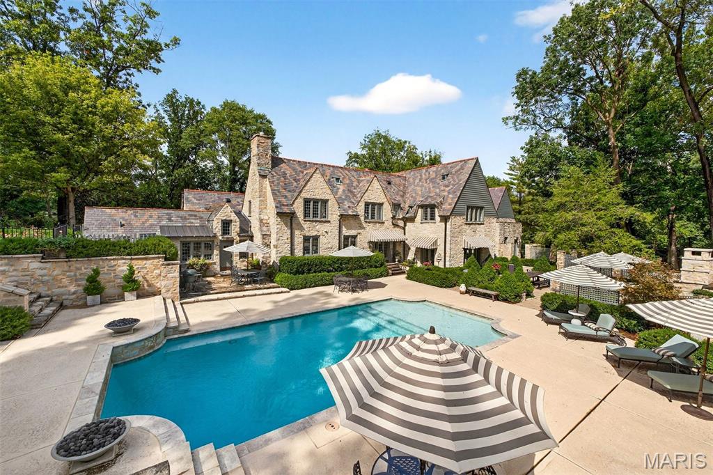 8 Edgewood Road Ladue, MO 63124 - Photo 2 of 16