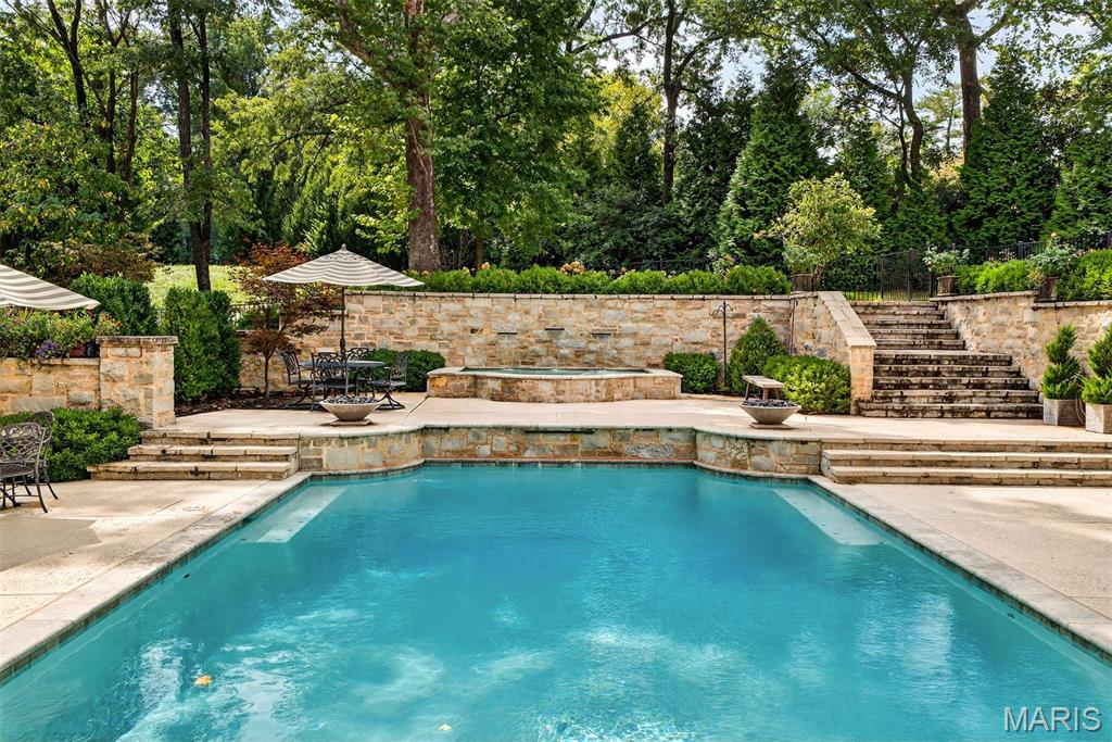 8 Edgewood Road Ladue, MO 63124 - Photo 3 of 16