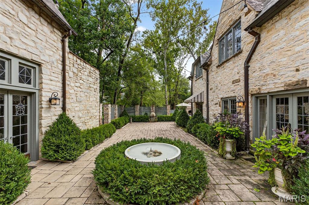 8 Edgewood Road Ladue, MO 63124 - Photo 10 of 16