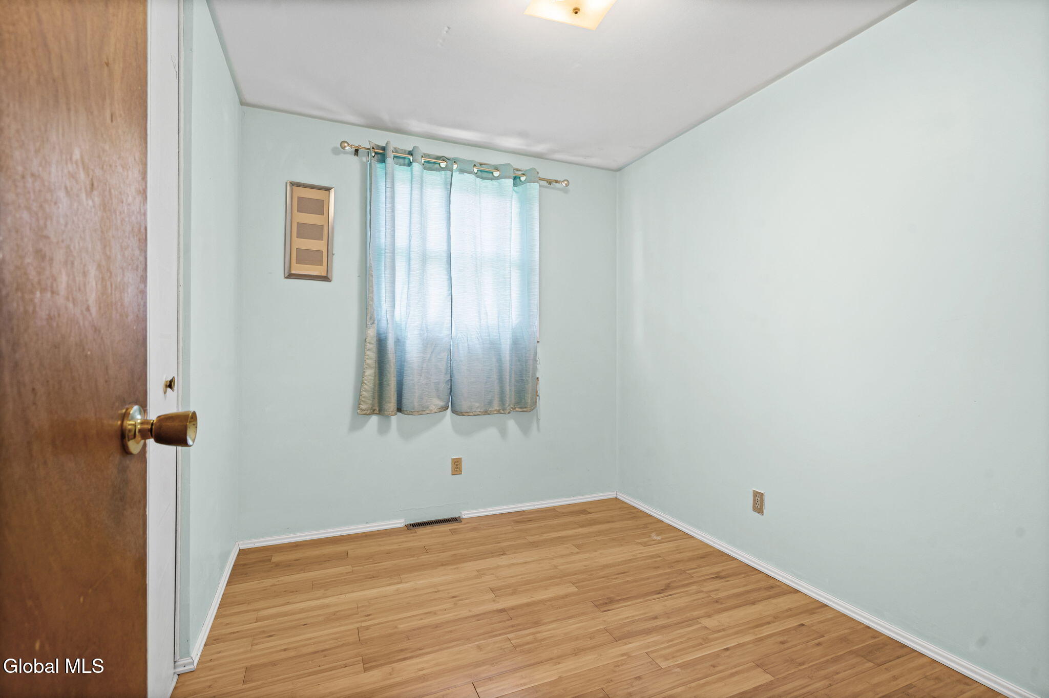 327 Manchester Road Schenectady, NY 12304 - Photo 8 of 16 16-web-or-mls-327-manchester-rd