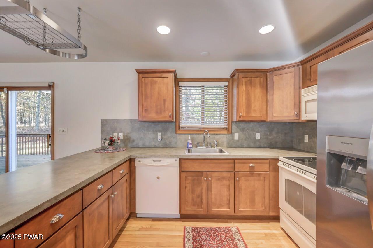 2124 Oaktree Lane Bushkill, PA 18324 - Photo 22 of 53