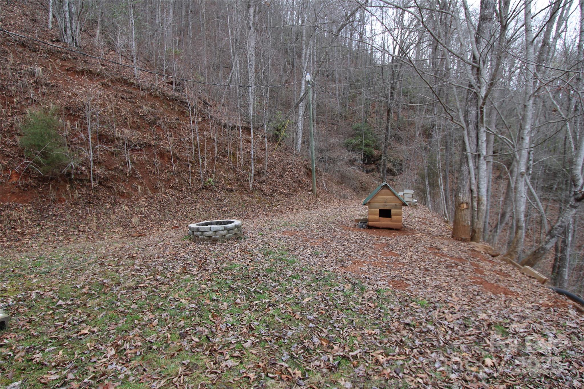 236 Plainview Ridge Sylva, NC 28779 - Photo 19 of 21 a backyard of a house with table and chairs