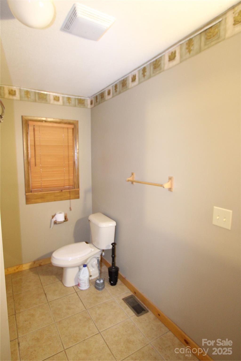 236 Plainview Ridge Sylva, NC 28779 - Photo 9 of 21 a bathroom with a toilet a sink and shower