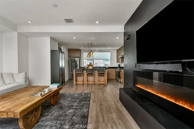 $1,172,000 | 10861 1/2 Hartsook Street, North Hollywood, CA 91601