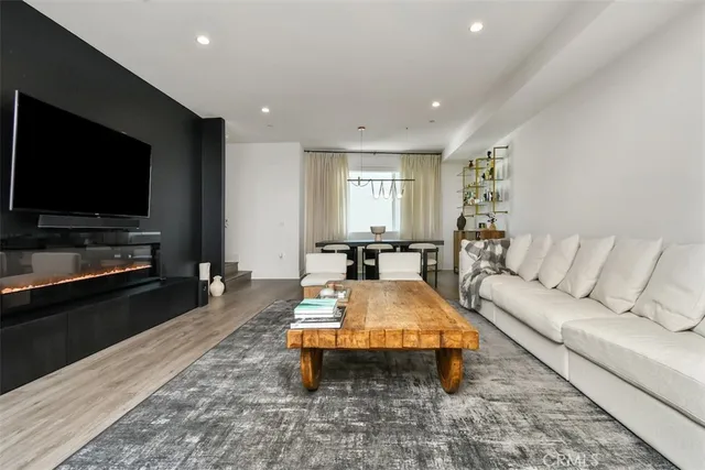 $1,172,000 | 10861 1/2 Hartsook Street, North Hollywood, CA 91601