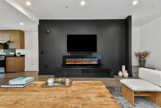 $1,172,000 | 10861 1/2 Hartsook Street, North Hollywood, CA 91601