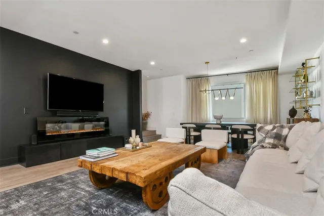 $1,172,000 | 10861 1/2 Hartsook Street, North Hollywood, CA 91601