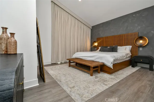 $1,172,000 | 10861 1/2 Hartsook Street, North Hollywood, CA 91601