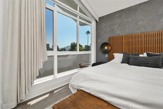 $1,172,000 | 10861 1/2 Hartsook Street, North Hollywood, CA 91601