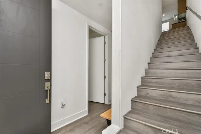 $1,172,000 | 10861 1/2 Hartsook Street, North Hollywood, CA 91601