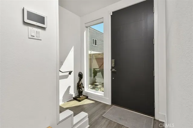 $1,172,000 | 10861 1/2 Hartsook Street, North Hollywood, CA 91601