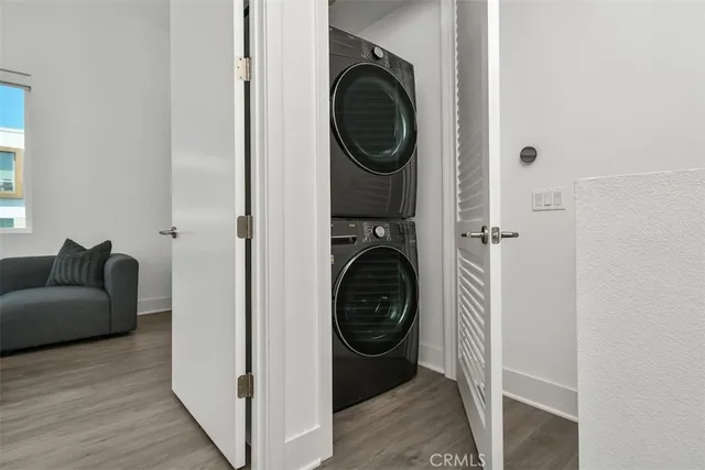 $1,172,000 | 10861 1/2 Hartsook Street, North Hollywood, CA 91601