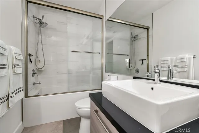 $1,172,000 | 10861 1/2 Hartsook Street, North Hollywood, CA 91601