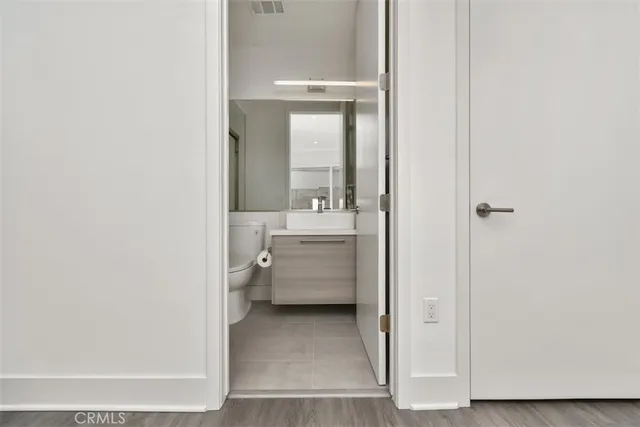 $1,172,000 | 10861 1/2 Hartsook Street, North Hollywood, CA 91601