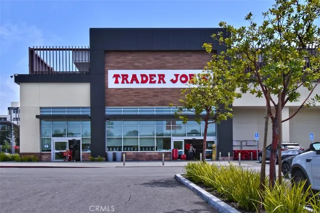 $1,172,000 | 10861 1/2 Hartsook Street, North Hollywood, CA 91601