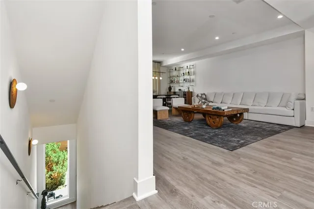 $1,172,000 | 10861 1/2 Hartsook Street, North Hollywood, CA 91601