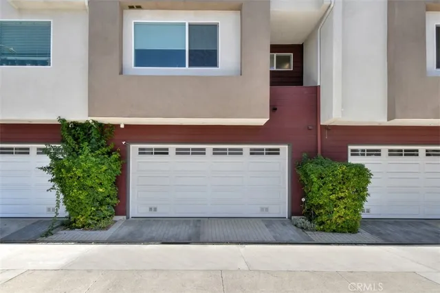 $1,172,000 | 10861 1/2 Hartsook Street, North Hollywood, CA 91601