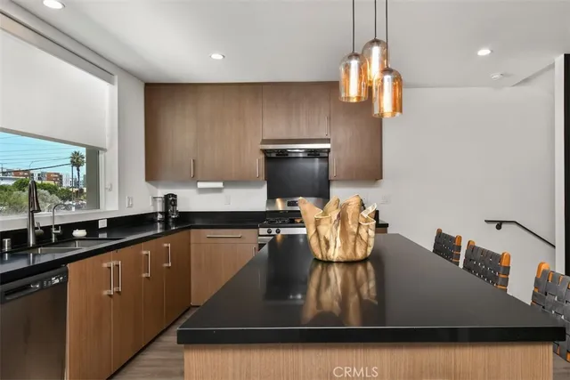 $1,172,000 | 10861 1/2 Hartsook Street, North Hollywood, CA 91601