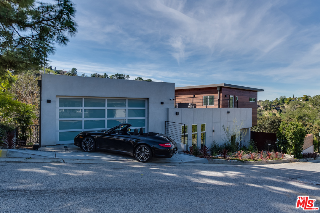 3431 Coy Drive Sherman Oaks, CA 91423 - Photo 4 of 54 a car parked in front of a house