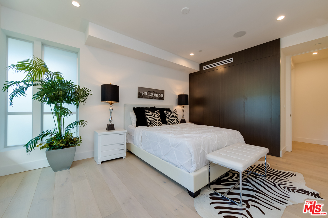 3431 Coy Drive Sherman Oaks, CA 91423 - Photo 43 of 54 a bedroom with a bed and a potted plant