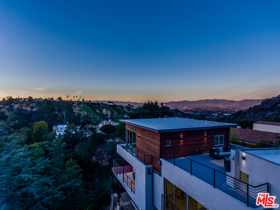 3431 Coy Drive Sherman Oaks, CA 91423 - Photo 47 of 54 a view of a city with sunset view