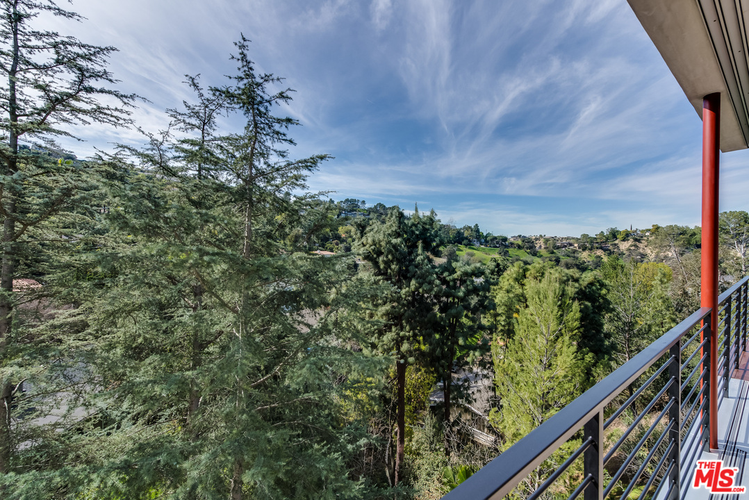 3431 Coy Drive Sherman Oaks, CA 91423 - Photo 8 of 54 a view of a green field