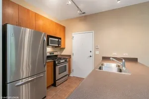 $2,000 | 1509 South Halsted Street, Unit 211, Chicago, IL 60607