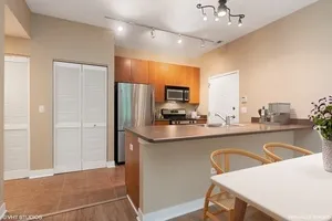 $2,000 | 1509 South Halsted Street, Unit 211, Chicago, IL 60607