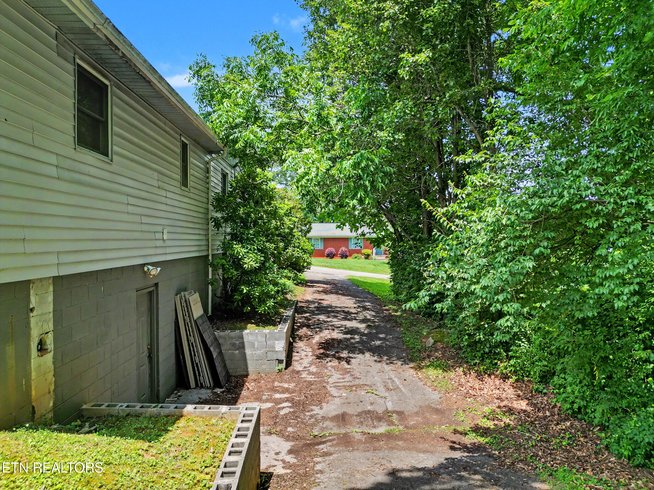 515 Morrell Street Newport, TN 37821 - Photo 35 of 44 33_dji_0150